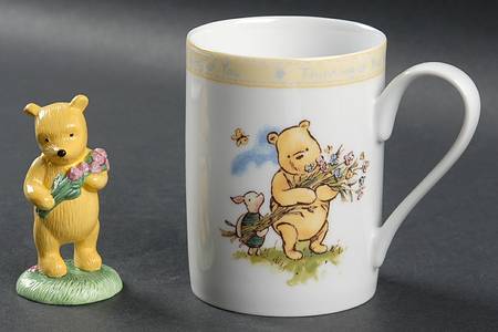 Winnie the Pooh Collection (Disney, Porcelain) (Thinking of You) Mug & Figurine Set