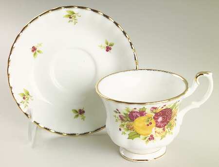 Old Country Roses Holiday (2006) Footed Cup & Saucer Set