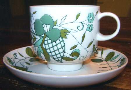 R1734 Footed Cup & Saucer Set