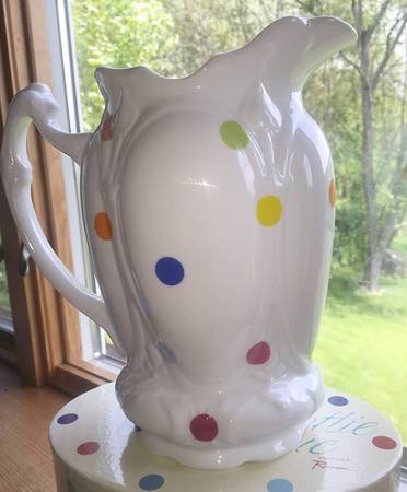 Dottie Baroque 48 Oz Pitcher