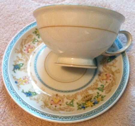 R1789 Footed Demitasse Cup & Saucer Set