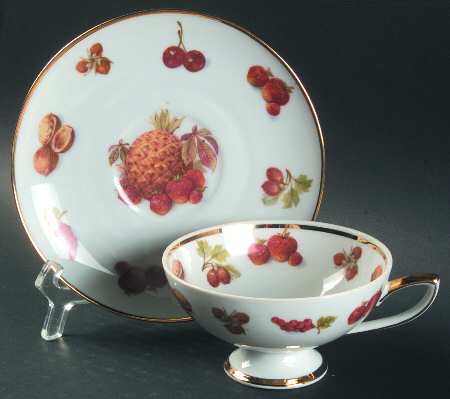 R03117 Footed Cup & Saucer Set