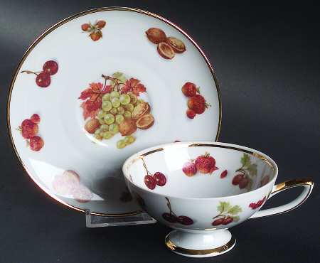 R03117 Footed Cup & Saucer Set