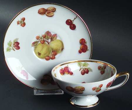 R03117 Footed Cup & Saucer Set