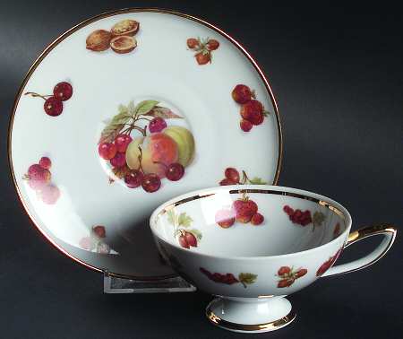 R03117 Footed Cup & Saucer Set