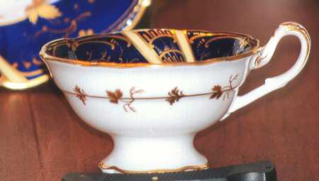 2-7425 Footed Cup