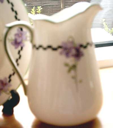 E9929 Creamer