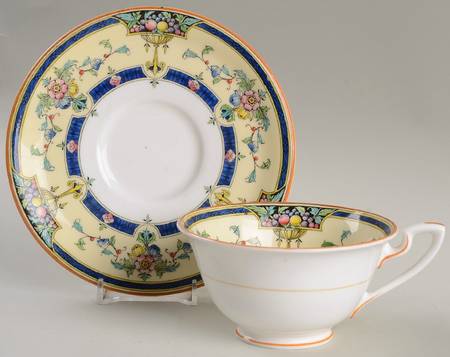 Orlando Footed Cup & Saucer Set