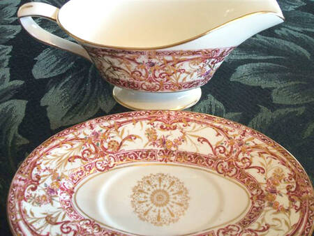 Rothmere (Red) Gravy Boat & Underplate