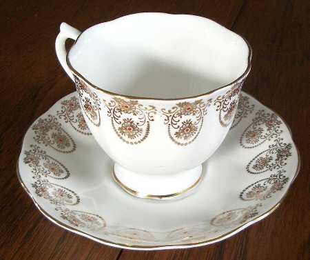 ROA210 Footed Cup & Saucer Set