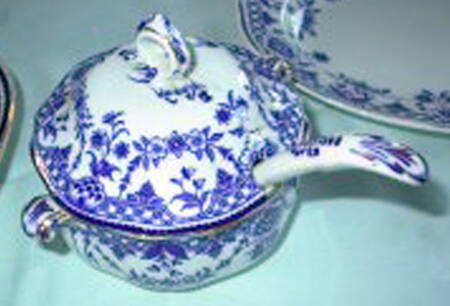 Rhona Blue Sauce Boat & Lid with Ladle