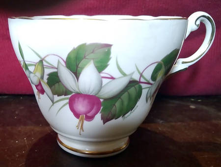 RE33 Footed Cup