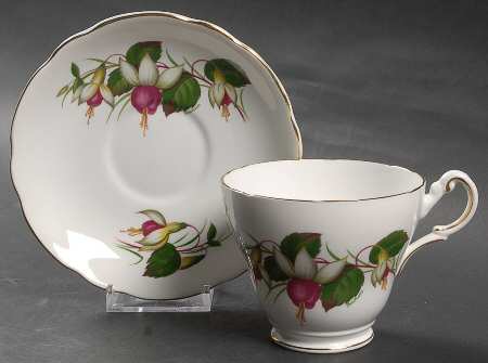 RE33 Footed Cup & Saucer Set