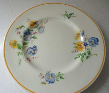 V1279 by Royal Doulton