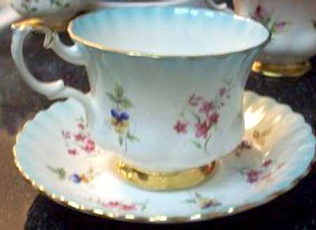 ROA214 Footed Cup & Saucer Set