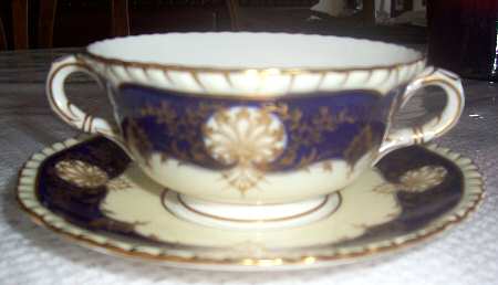 Z1749 Footed Cream Soup Bowl & Saucer Set