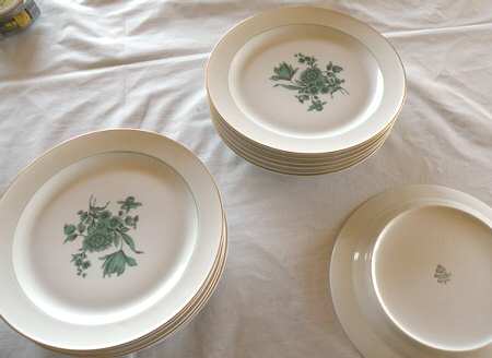 R1857 Luncheon Plate