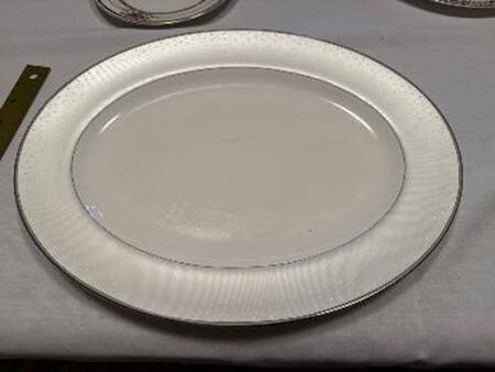 Pointe d'Esprit 15" Oval Serving Platter