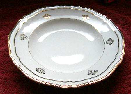 R1863 Luncheon Plate