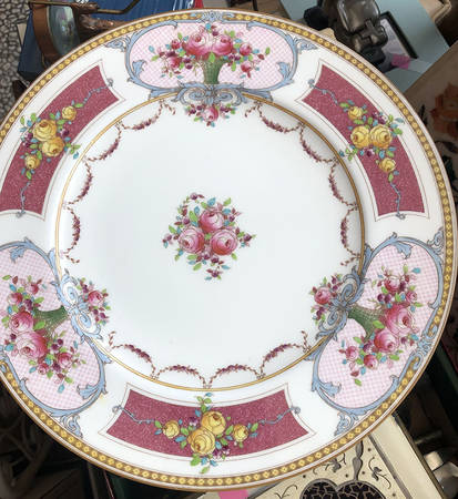 C2115 Pink Dinner Plate