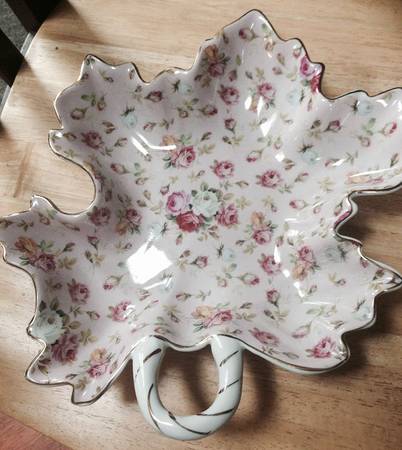 RDV5 Leaf Shaped Dish