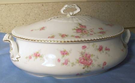 RSC67 (Embossed Edge) Oval Covered Vegetable
