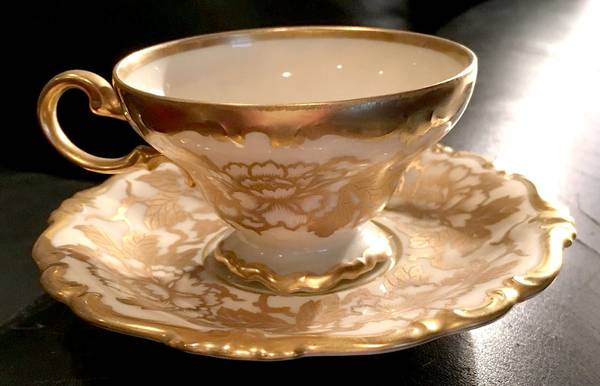 R1872 Footed Cup & Saucer Set