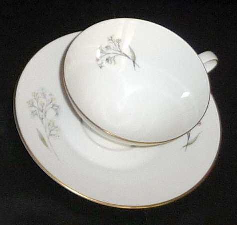 R1880 Footed Cup & Saucer Set
