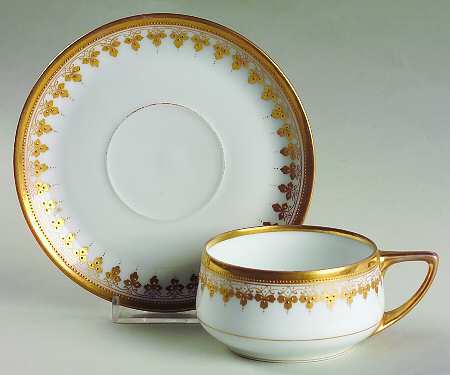 R1881 Flat Cup & Saucer Set