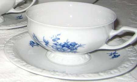 R1886 Footed Cup & Saucer Set