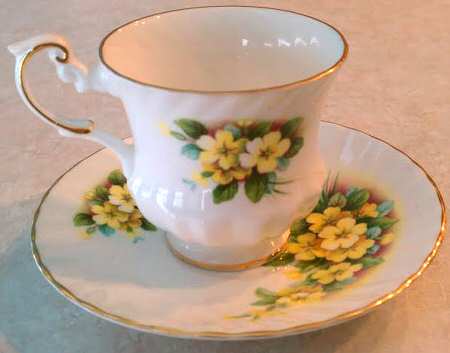 RIA67 Footed Cup & Saucer Set