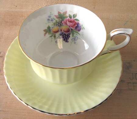 R185 Footed Cup & Saucer Set
