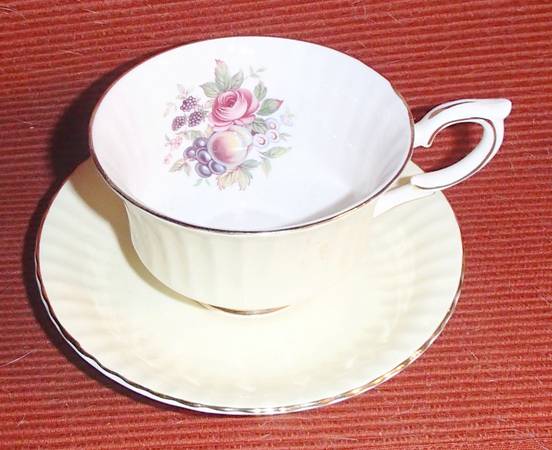 R185 Footed Cup & Saucer Set