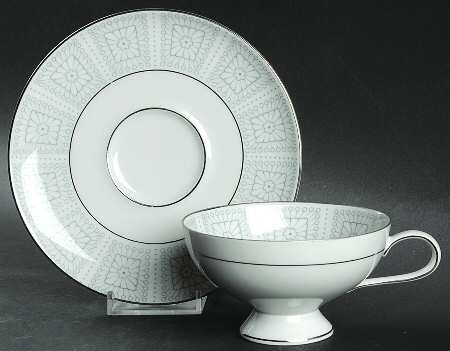 R1894 Footed Cup & Saucer Set