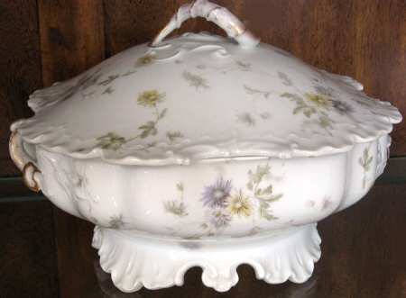 2365 Oval Covered Vegetable