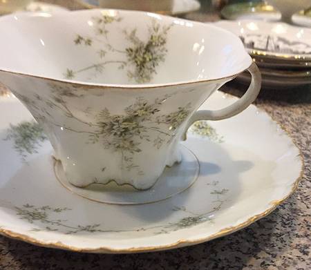 2296 Versailles Footed Cup & Saucer Set