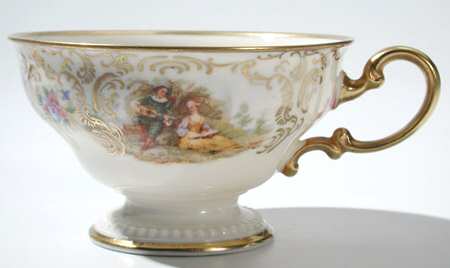 R1903 Footed Cup