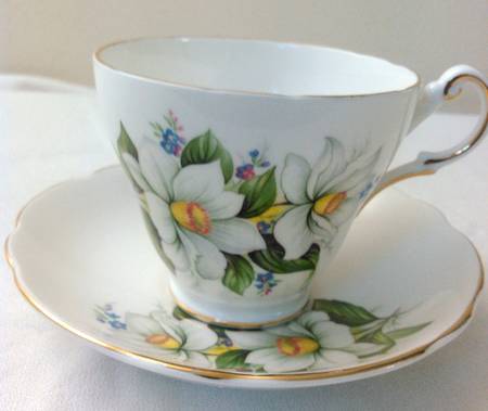 RE40 Footed Cup & Saucer Set
