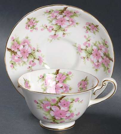 4284a Footed Cup & Saucer Set