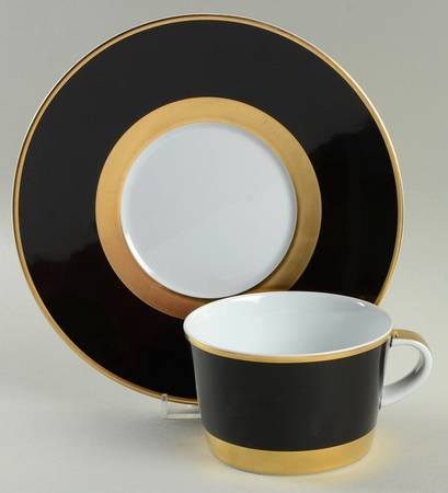 Gala (Black) Flat Cup & Saucer Set
