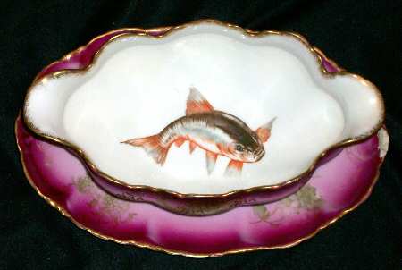 R2010 Gravy Boat with Attached Underplate