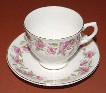 RYY7 Footed Cup & Saucer Set