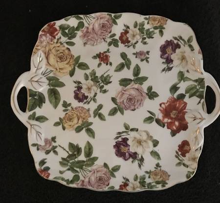 RDV8 (Gold Trim) Square Handled Cake Plate