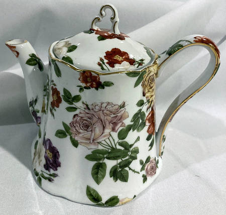 RDV8 (Gold Trim) Teapot & Lid