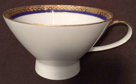 R2034 Footed Cup