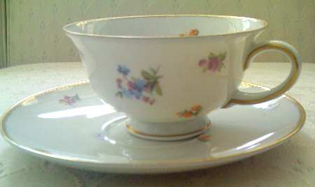 R2039 Footed Cup & Saucer Set