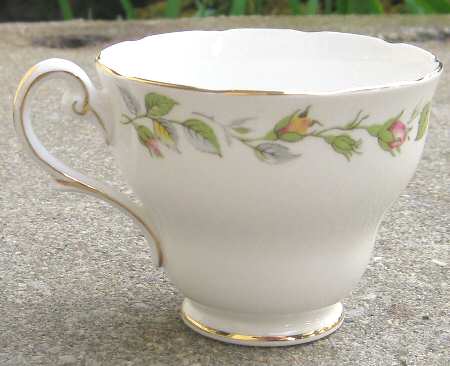 2427 Footed Cup
