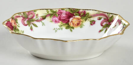 Old Country Roses (Classic Collection V) Oval Sweet Meat Dish