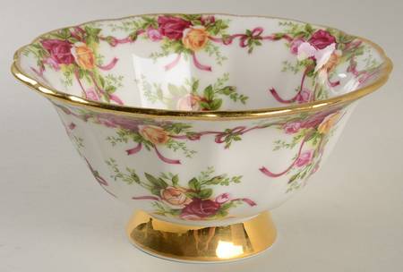 Old Country Roses (Classic Collection V) 6" Footed Bowl