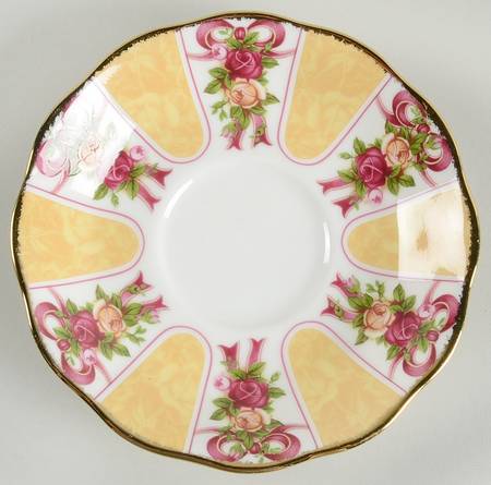 Old Country Roses (Gold Damask) Saucer